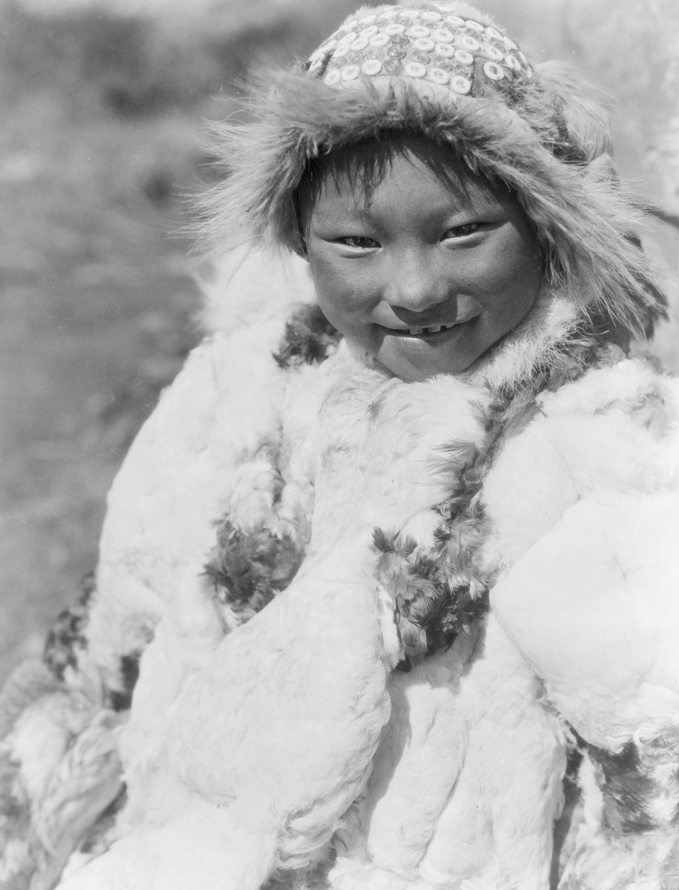Eskimolapsi tunnistettiin Uyowutchaksi, luultavasti Nunivak Islandilta Alaskasta, n. 1929 (m/v kuva) tekijältä Edward Sheriff Curtis