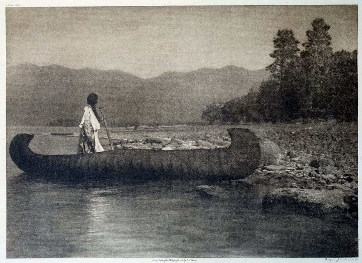 Amerikan intiaanit: intiaani kanoottiveneessä eteläisellä Flathead Lakella, Montanassa tekijältä Edward Sheriff Curtis