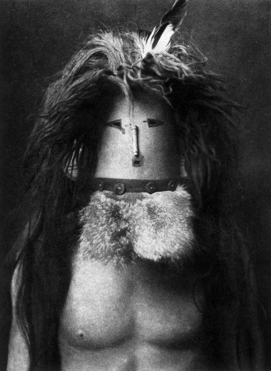 Navajo-intiaani pukeutui jumalatar Haschebaadiksi tekijältä Edward Sheriff Curtis
