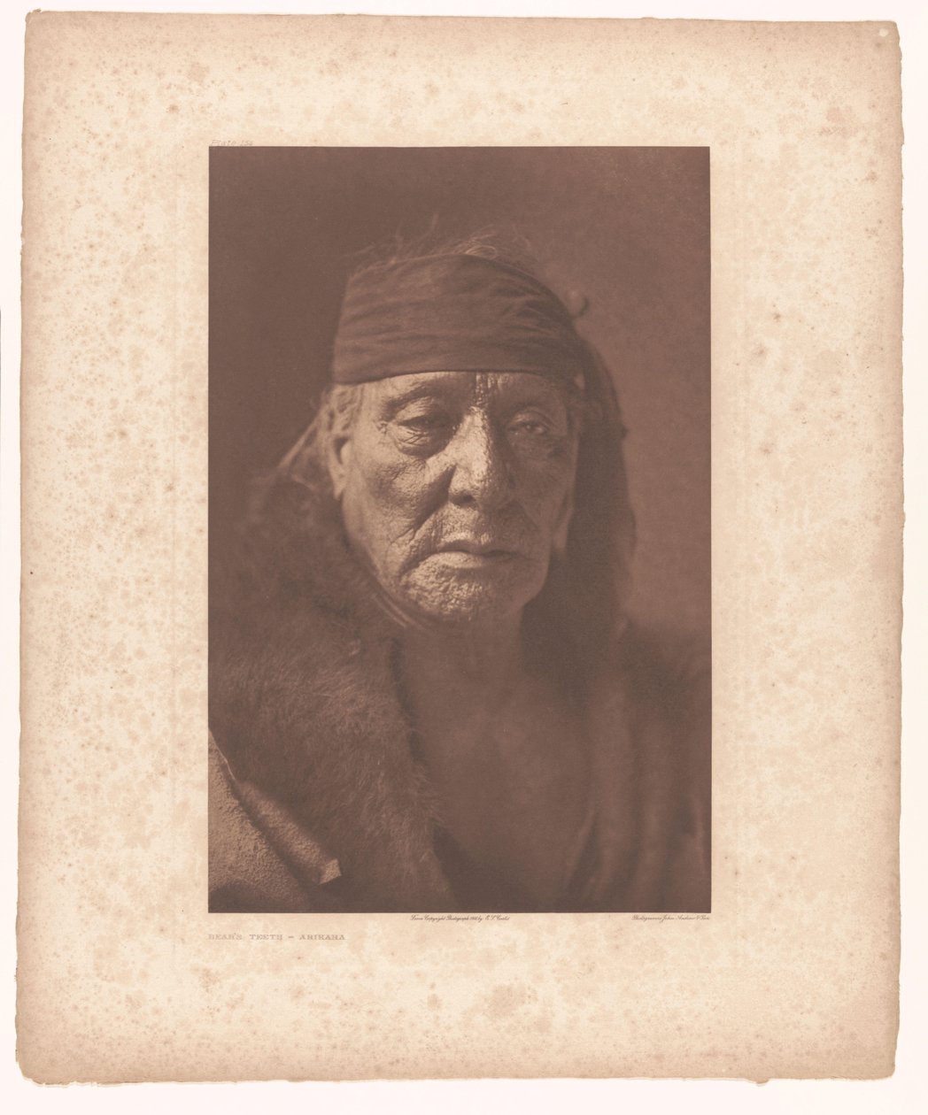 Bear’s Teethin muotokuva tekijältä Edward Sheriff Curtis
