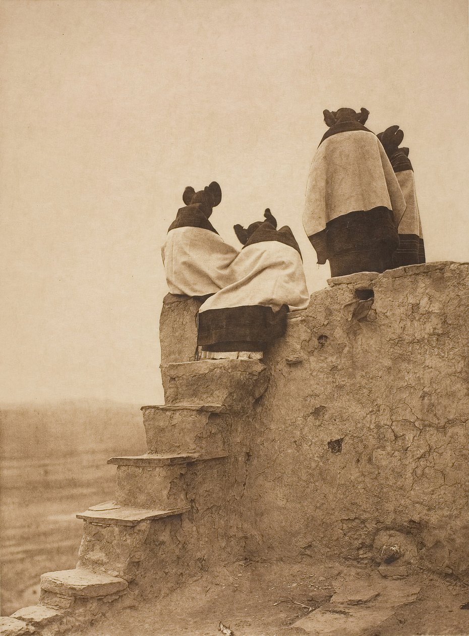Katsomassa tanssijoita, 1906. tekijältä Edward Sheriff Curtis
