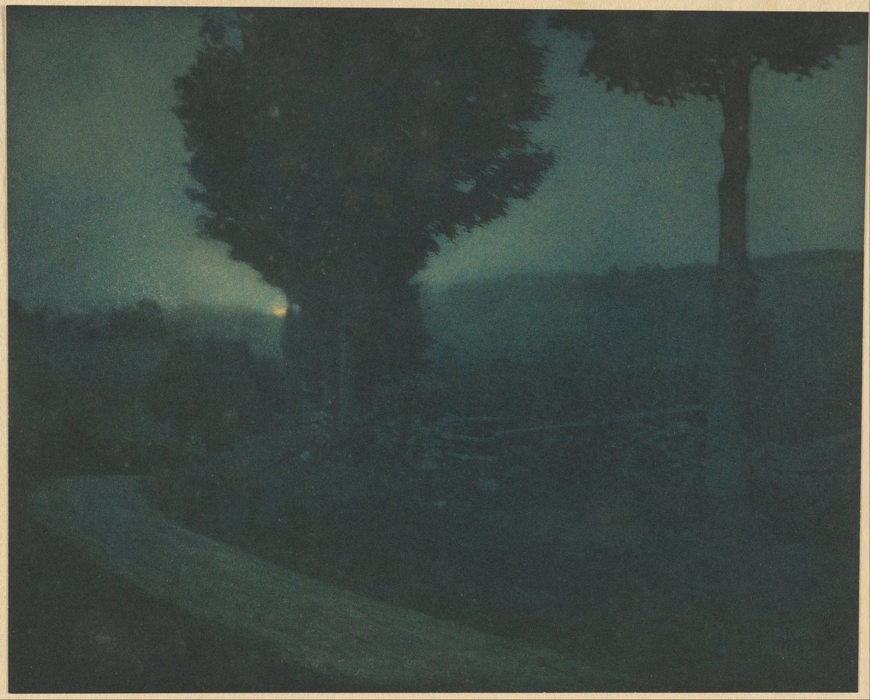 Tie laaksoon - Moonrise tekijältä Edward Steichen