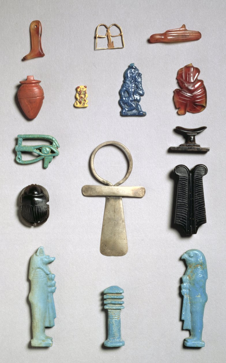 Egyptiläiset amuletit, helmet ja riipukset (kulta, fajanssi ja puolijalokivet) tekijältä Egyptian