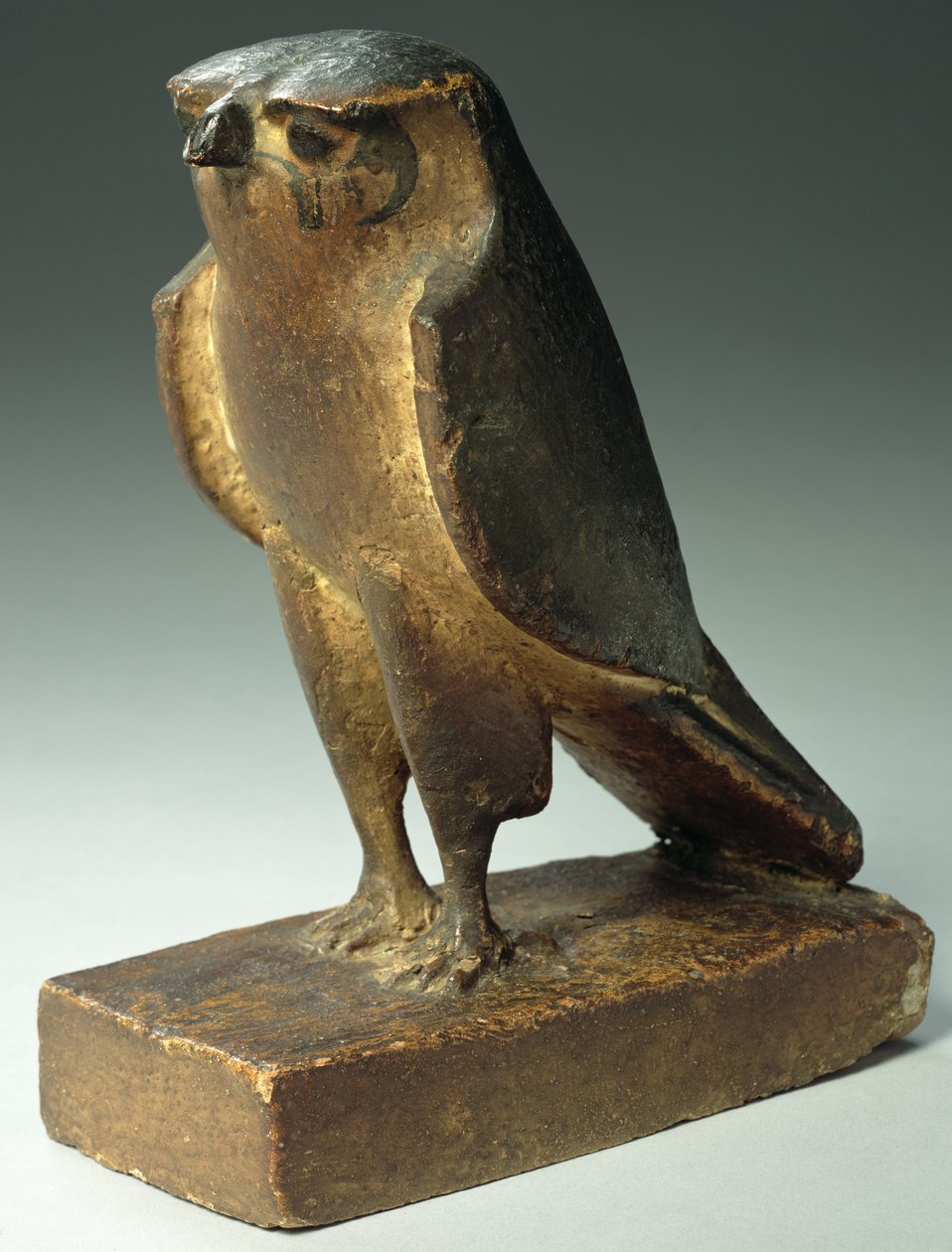 Falcon, myöhäisestä Ptolemaioksen kaudesta, 664-30 eKr. (maalattu puu) tekijältä Egyptian