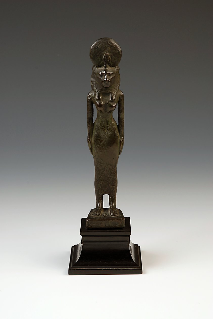Sekhmetin hahmo (pronssi ja puu) tekijältä Egyptian