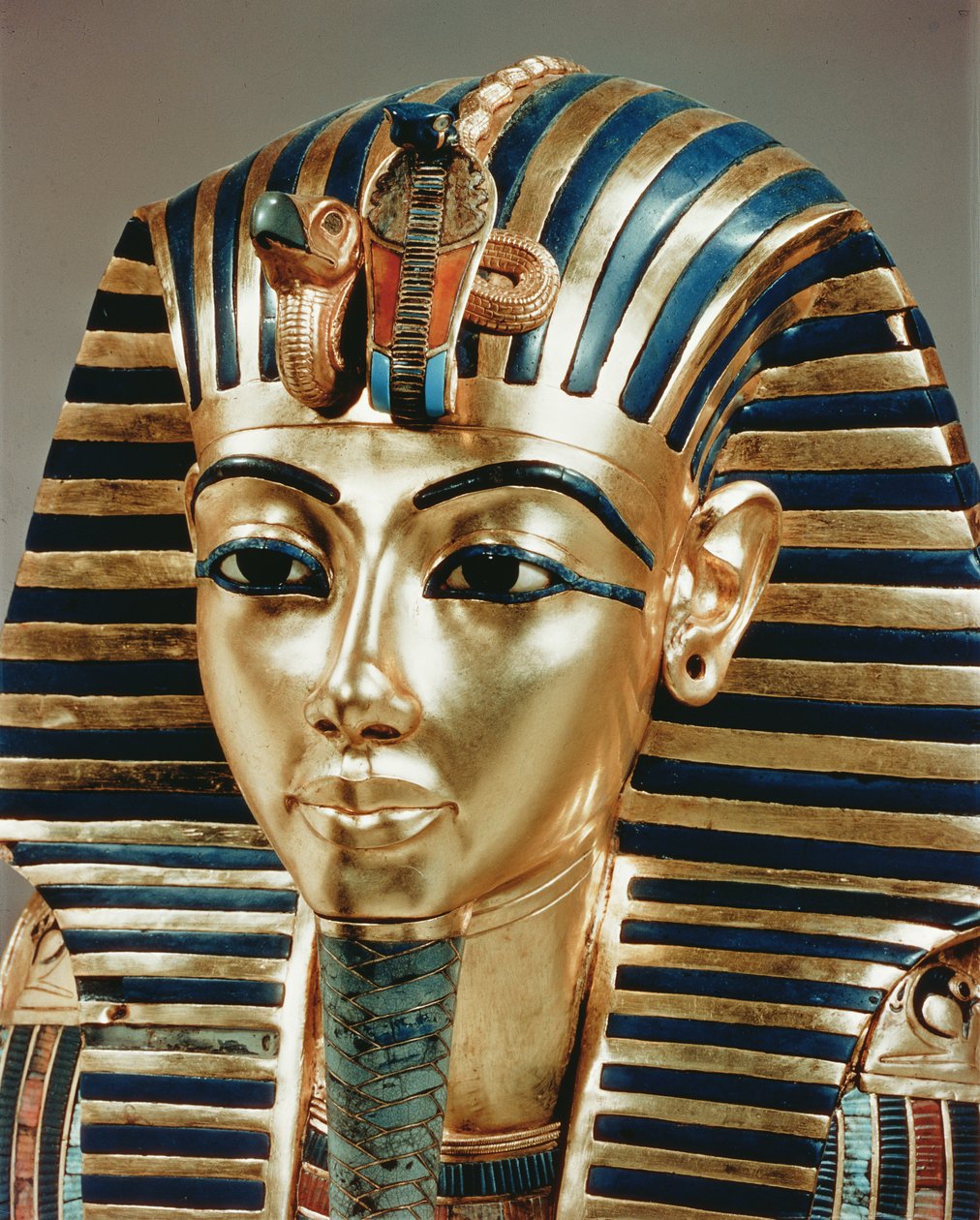 Kultainen naamio, Tutankhamonin aarteesta n.1370-52 eKr. n.1340 eKr. kultaa tekijältä Egyptian 18th Dynasty