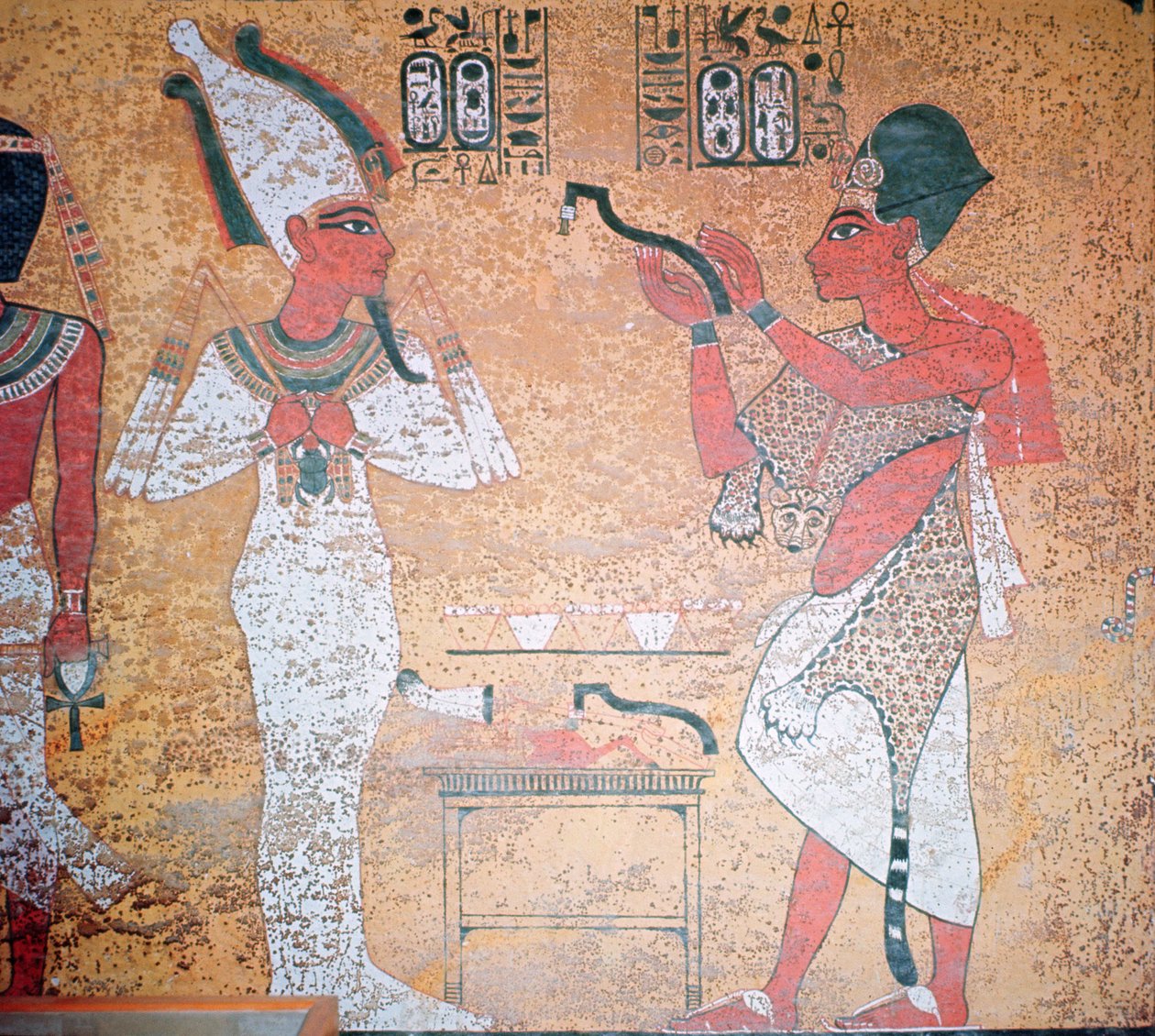 Ay suorittaa suun avausseremonian Tutankhamonin (n. 1370-1352 eKr.) muumiolle Tutankhamonin haudasta, Uudesta kuningaskunnasta (seinämaalaus) tekijältä Egyptian 18th Dynasty