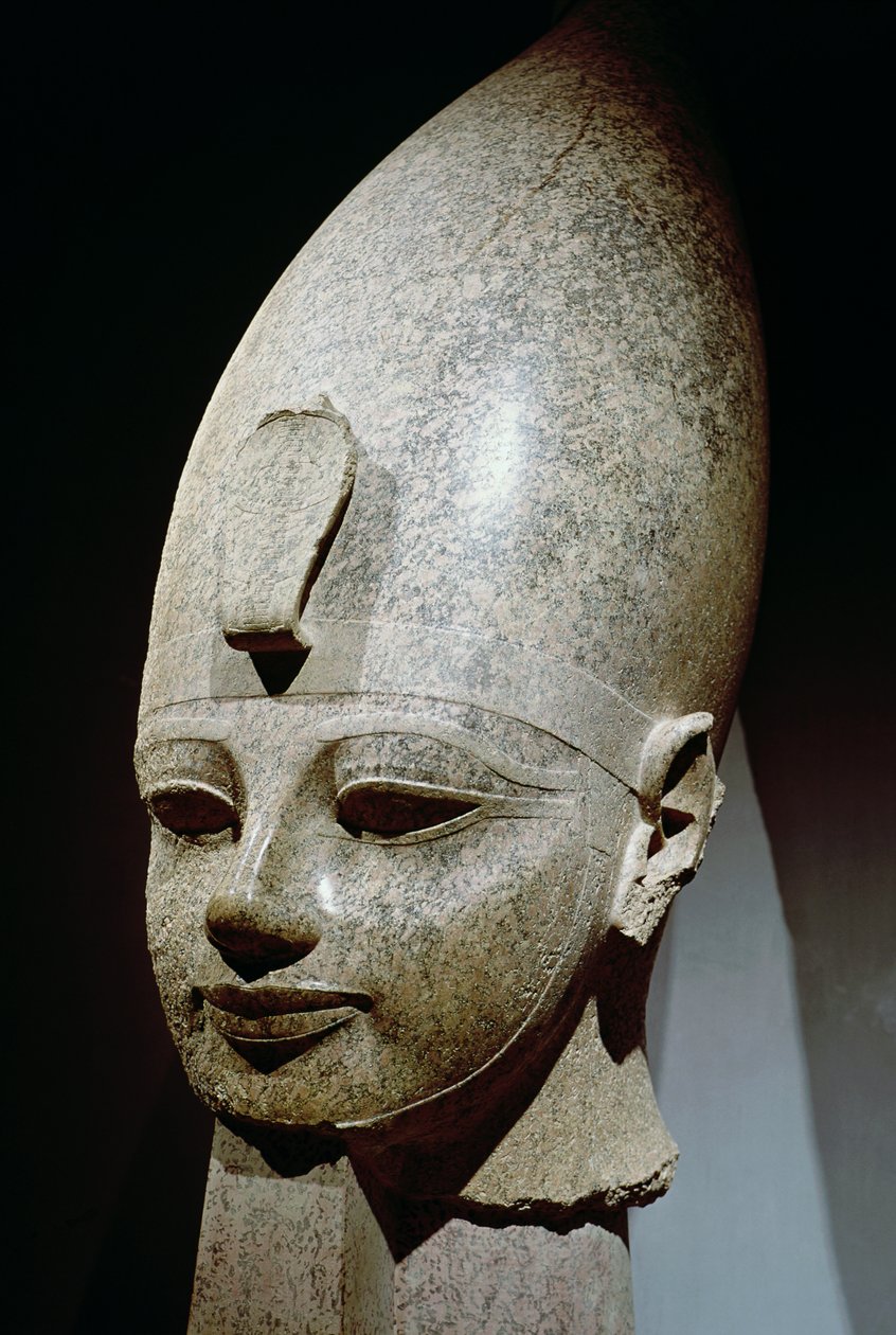 Amenhotep III:n jättimäinen pää, al-Qurnahista, Uudesta kuningaskunnasta (vaaleanpunainen graniitti) tekijältä Egyptian 18th Dynasty