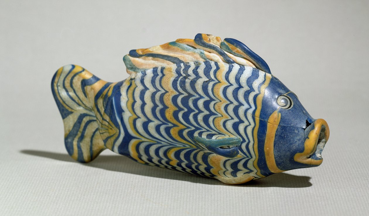 Kalan muotoinen kosmetiikkaastia Tell el-Amarnasta, Uudesta kuningaskunnasta, n. 1390-1336 eKr. (monivärinen lasi) (katso myös 348552) tekijältä Egyptian 18th Dynasty