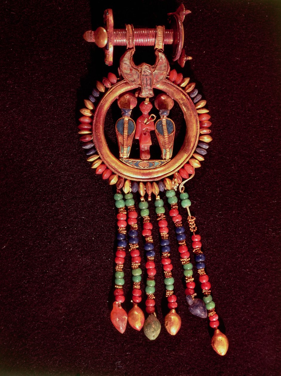 Korvakoru Tutankhamonin haudasta (n. 1370-1352 eKr.) Kuninkaiden laakso, Thebe, n. 1336-1327 eKr., Uusi valtakunta (kultaa, lapislazulia ym.). tekijältä Egyptian 18th Dynasty