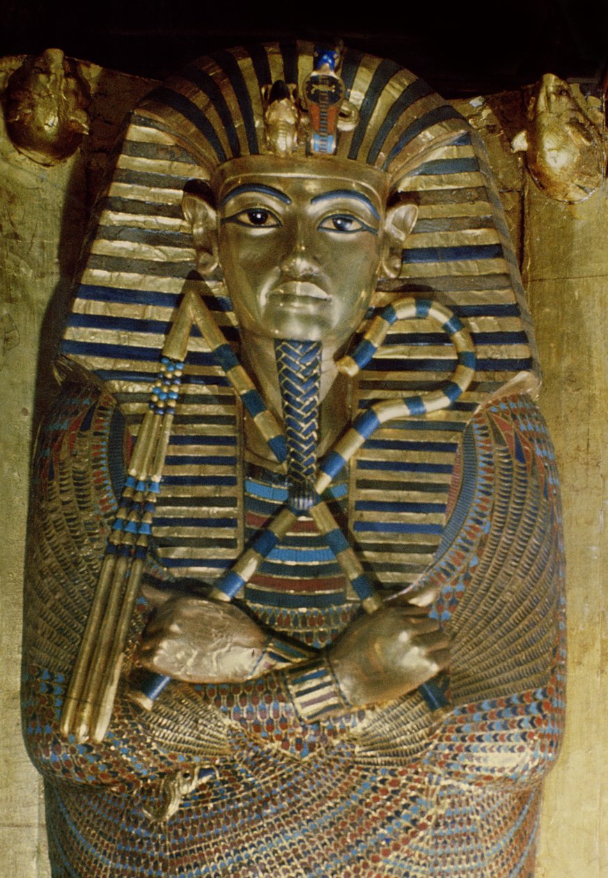 Tutankhamonin sisin arkku, Tutankhamonin haudasta (n. 1370-1352 eKr.) Uuden kuningaskunnan arkkikulta, lapis lazuli ja muut puolijalokivet) (yksityiskohta) tekijältä Egyptian 18th Dynasty