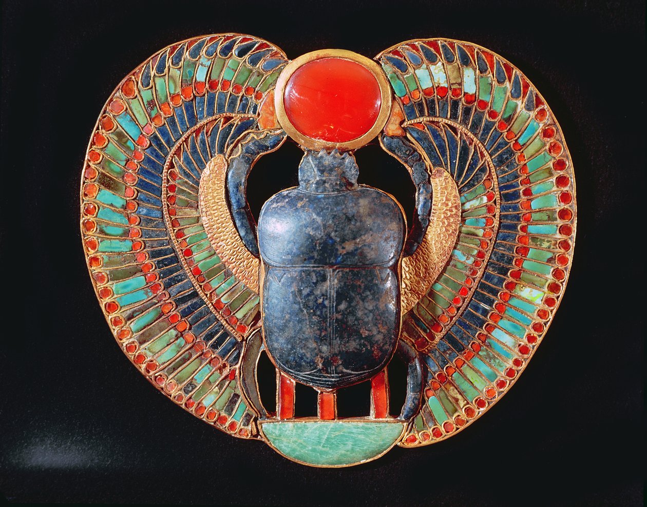 Rintaskarabeus, Tutankhamonin haudasta Theban Kuninkaiden laaksossa, n. 1361-52 eKr., Uusi kuningaskunta (kulta, lapis lazuli, meripihka ym.) tekijältä Egyptian 18th Dynasty