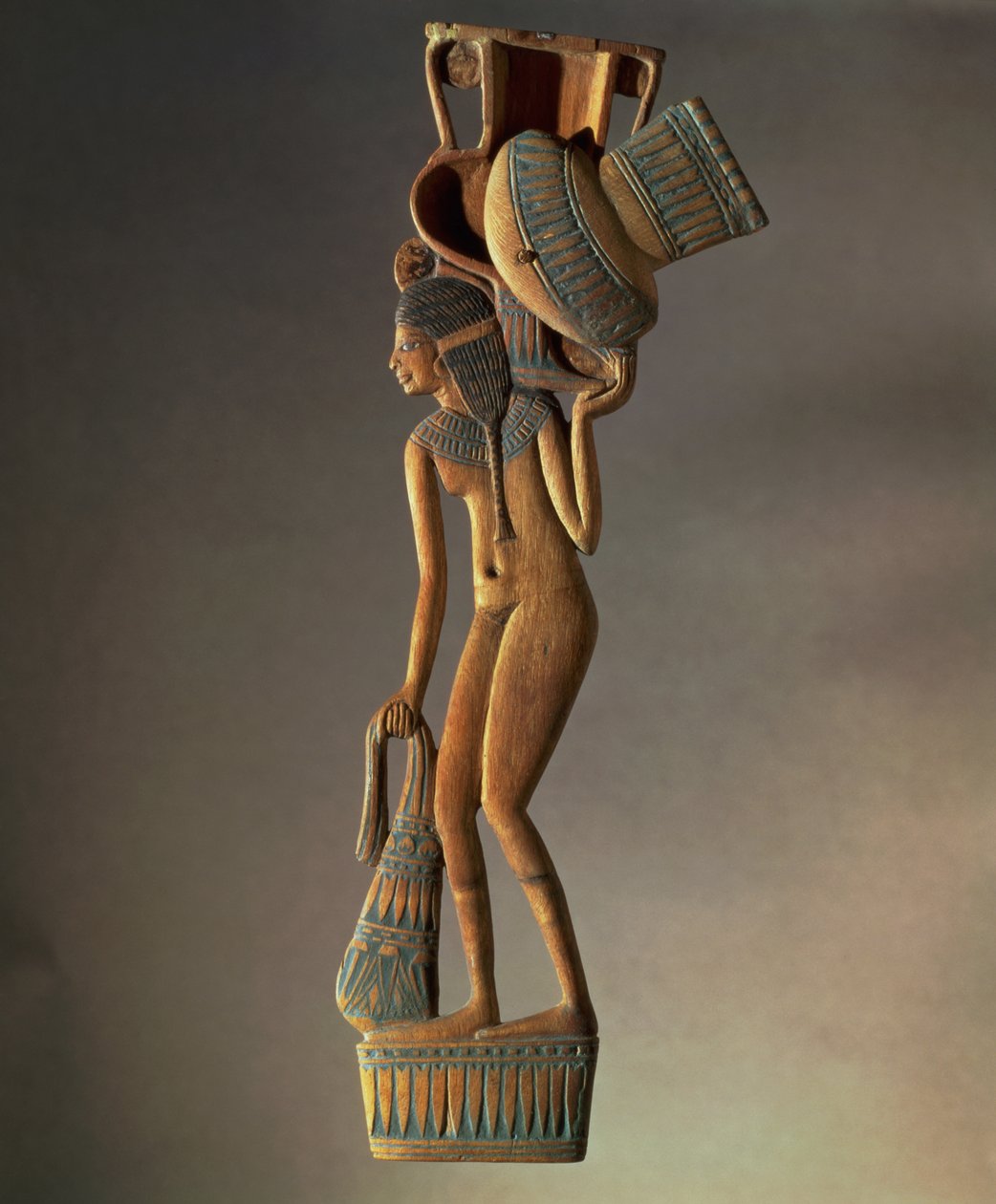 Lusikka litistetyllä varrella nuoren tytön muotoinen, joka kantaa astiaa, joka muodostaa kannellisen kulhon, New Kingdom (puu) tekijältä Egyptian 18th Dynasty