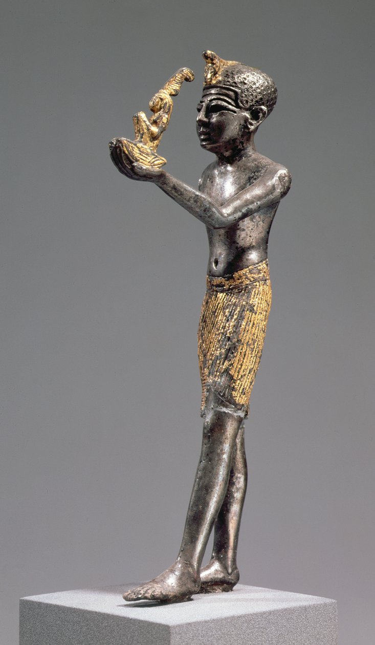 Faarao uhraamassa jumalatar Maat, Uusi kuningaskunta, 1303-1224 eKr. (hopeaa osittain kullattu) tekijältä Egyptian 19th Dynasty