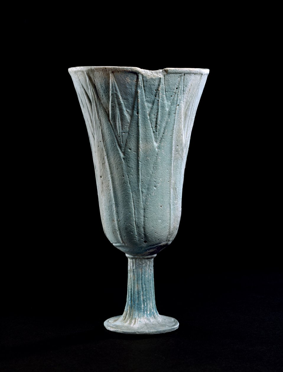 Fajansimalja lootuskukkafajanssin muodossa tekijältä Egyptian 22nd Dynasty