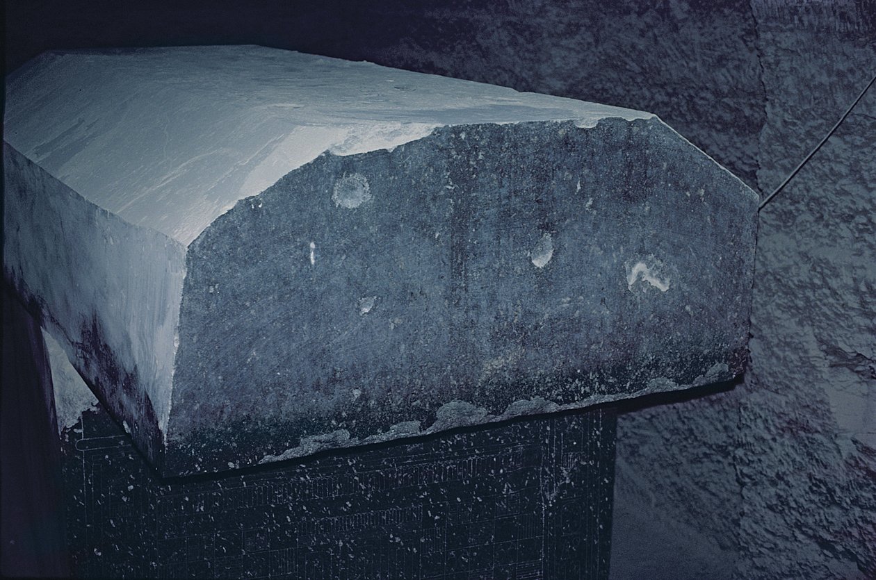 Apis-sonni sarkofagi Serapeumissa, uudessa kuningaskunnassa tekijältä Egyptian 26th Dynasty