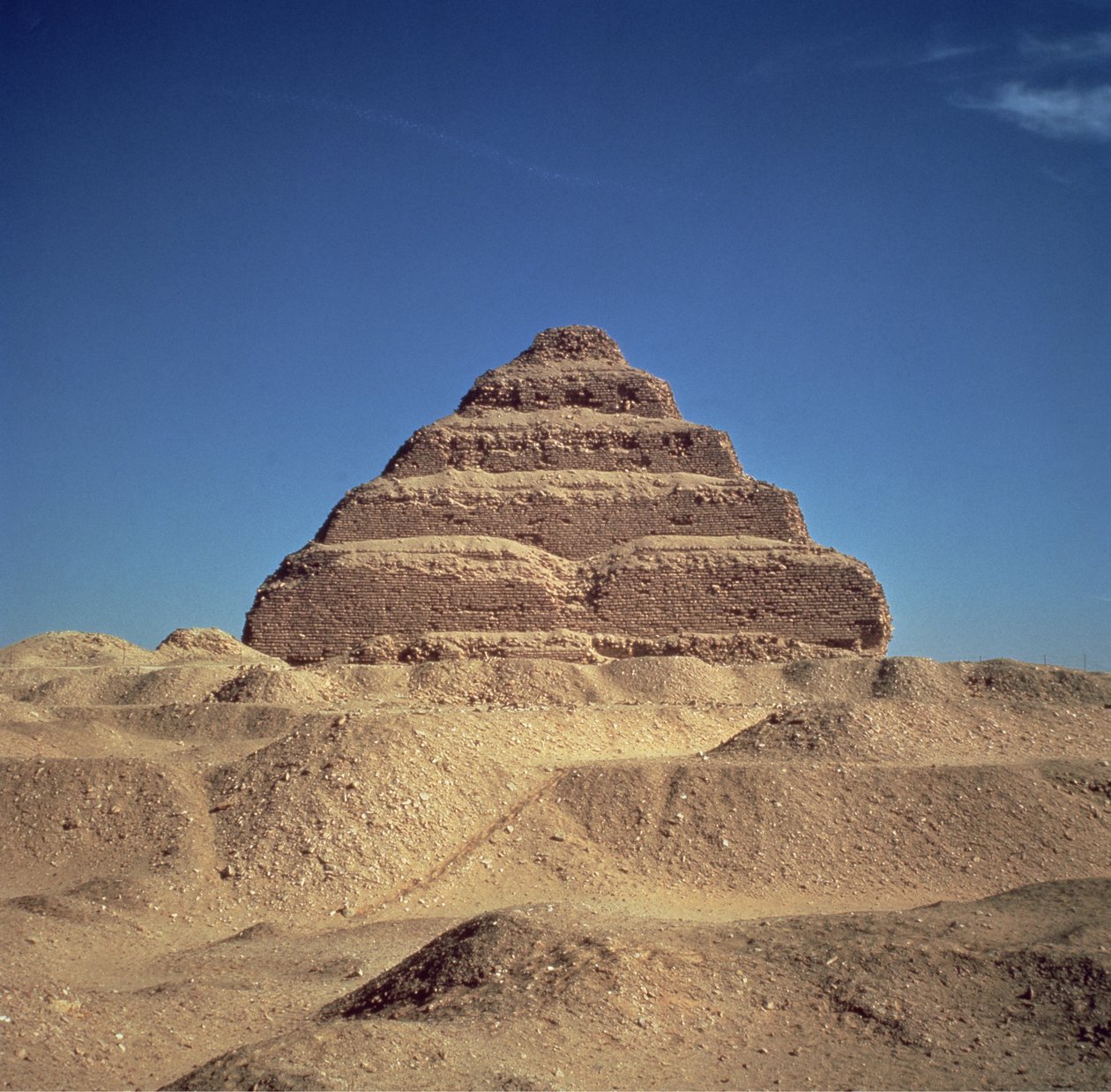 Kuningas Djoserin askelpyramidi, noin 2630-2611 eaa tekijältä Egyptian 3rd Dynasty