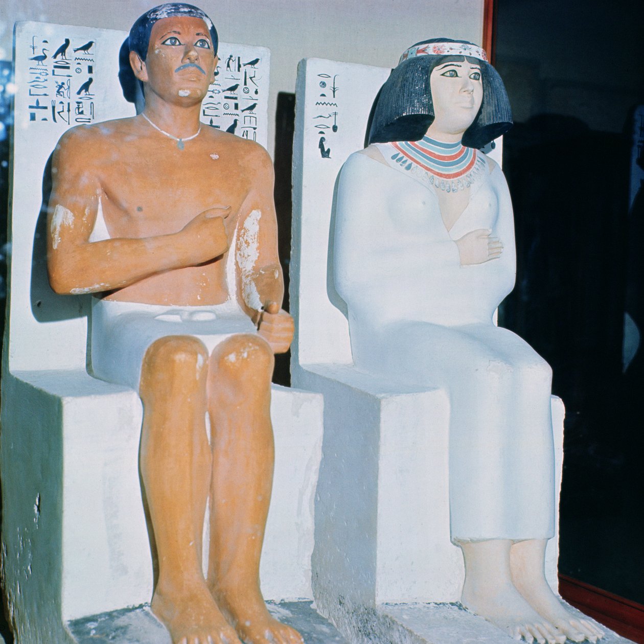 Rahotep ja hänen vaimonsa Nofret, Meydumista, noin 2620 eKr. (maalattu kalkkikivi) tekijältä Egyptian 4th Dynasty