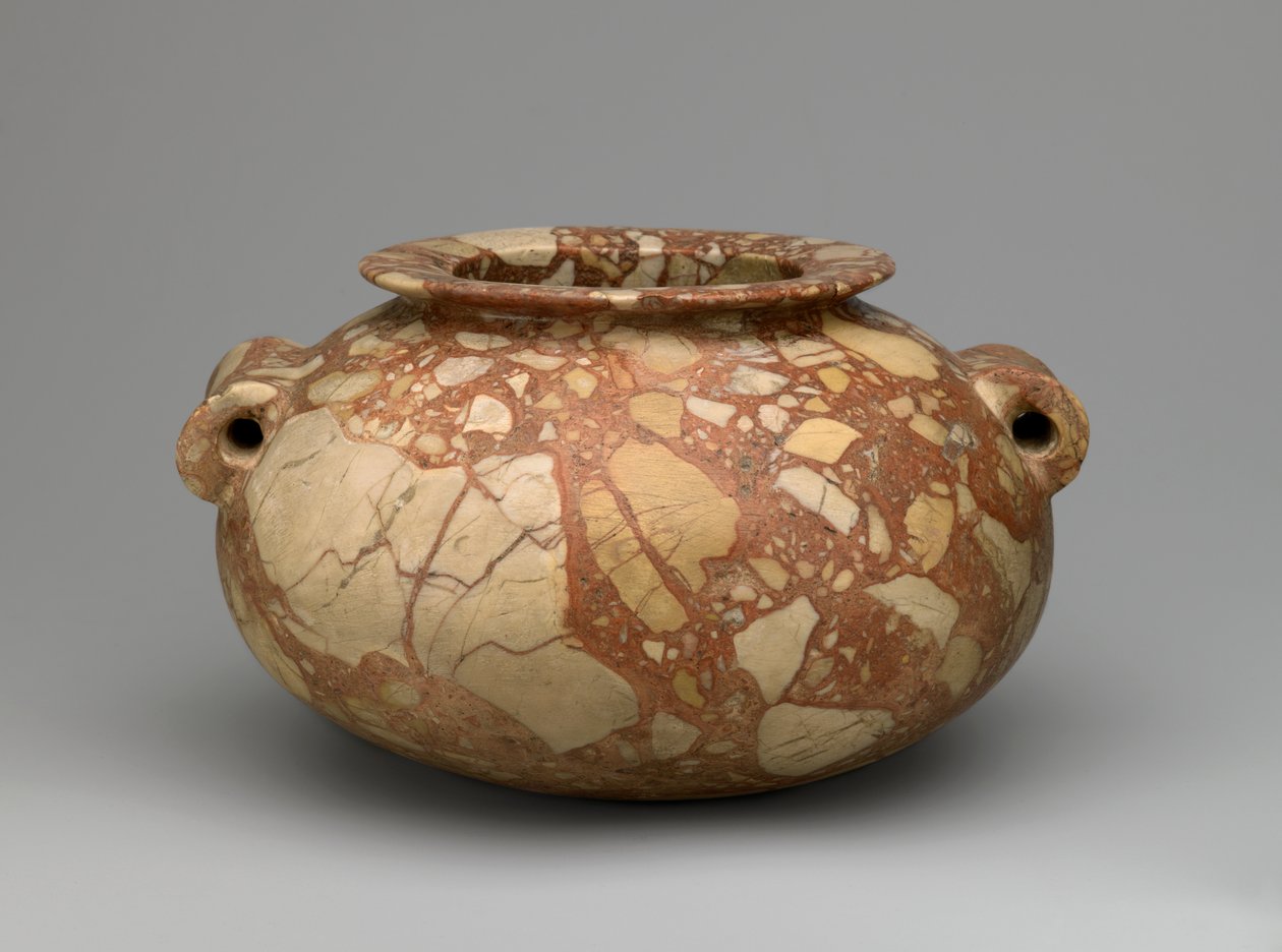 Purkki putkimaisilla kahvoilla, n. 3600-3000 eKr. (breccia) tekijältä Egyptian