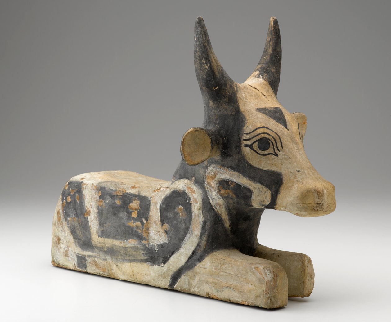Makaava härkä, 305-30 eKr. (puu gessolla ja maalilla) tekijältä Egyptian