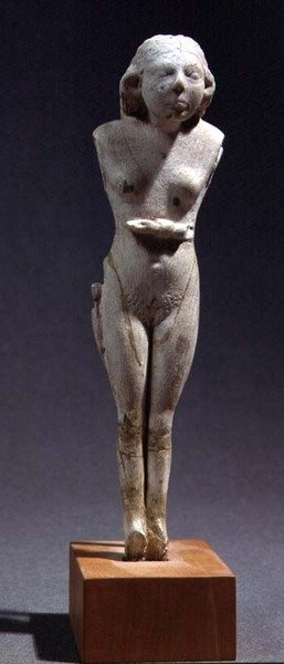 Huonekalut ja erilaiset esineet 1100- ja 1300-luvuilta tekijältä Egyptian