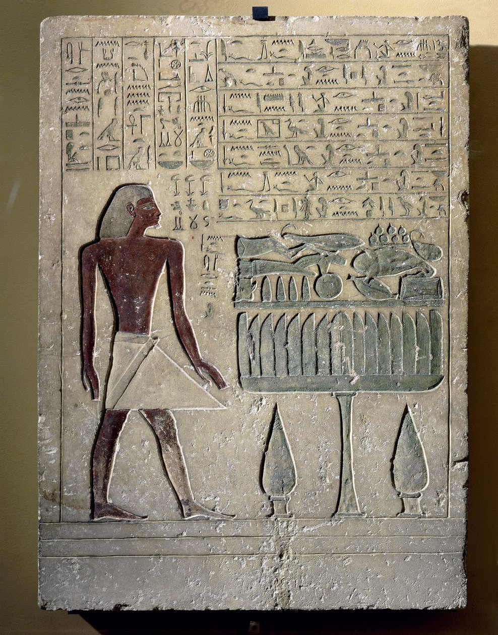 Maalattu kalkkikivistele, joka kuvaa Senusretia tarjoilupöydässä tekijältä Egyptian 12th Dynasty