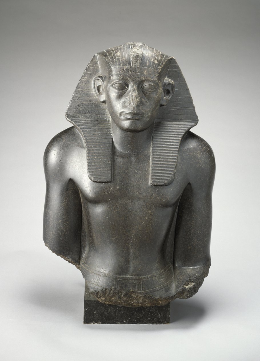 Kuningas Sesostris III:n istuvan patsaan miehen pää ja vartalo? Egyptistä tekijältä Egyptian 13th Dynasty