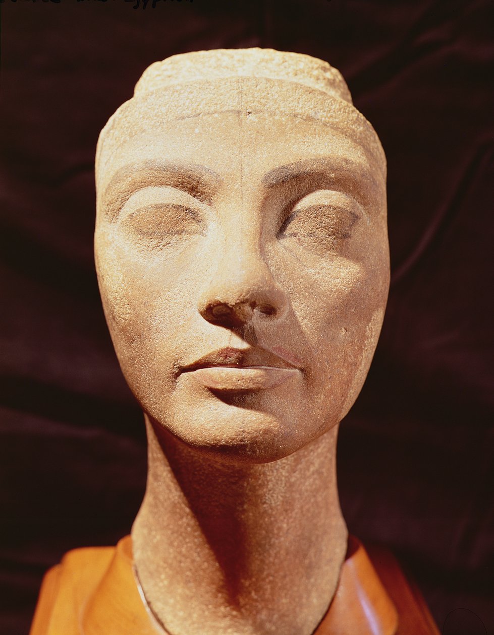 Kuninkaallinen pää, mahdollisesti Nefertitistä, Memphisistä, Uudesta kuningaskunnasta (kvartsiitti) (katso myös 158683) tekijältä Egyptian 18th Dynasty