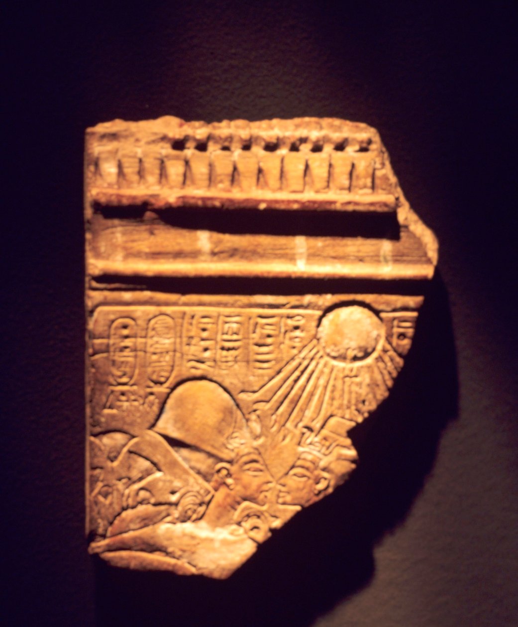 Akhenaten & Nefertiti -reliefifragmentti tekijältä Egyptian 18th Dynasty