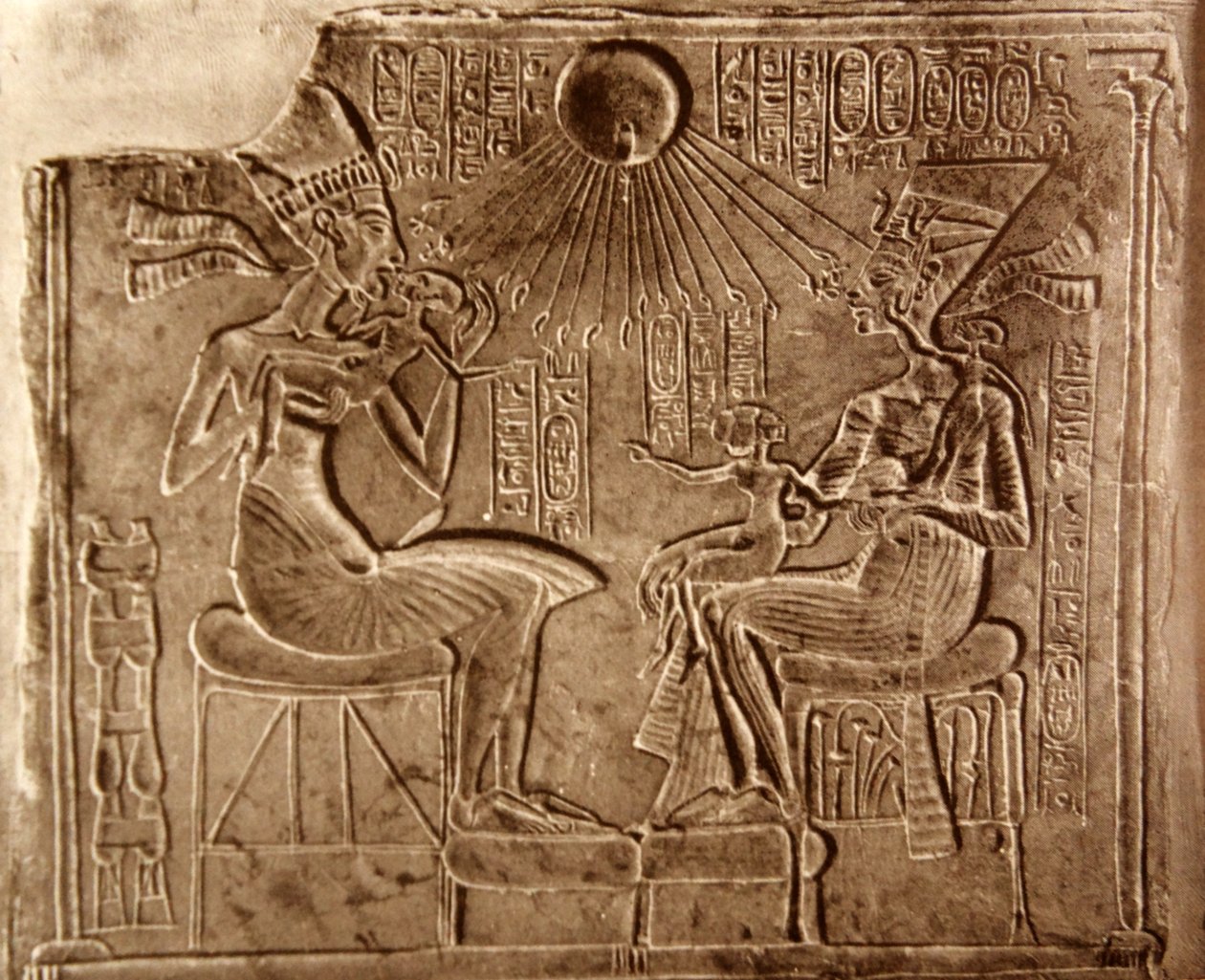 Akhenaten ja hänen perheensä, Akhetatenista (nykyaikainen Tell el-Amarna). tekijältä Egyptian 18th Dynasty