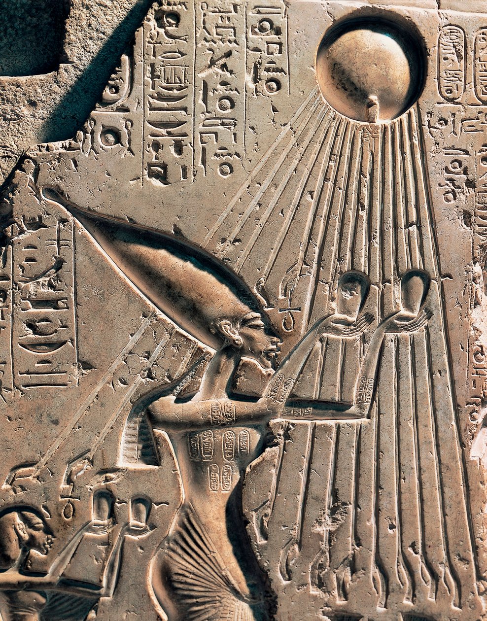 Muinainen Egyptiläinen antiikin aika: basreliefi, joka kuvaa Amenophis IV:tä (Akhenaten tai Amenhotep) (1352-1338 eKr.) ja hänen perhettään kunnioittamassa Aten-jumalaa. Yksityiskohta, joka edustaa faaraota. 1364-1347 eKr. (kalkkikivi) tekijältä Egyptian 18th Dynasty