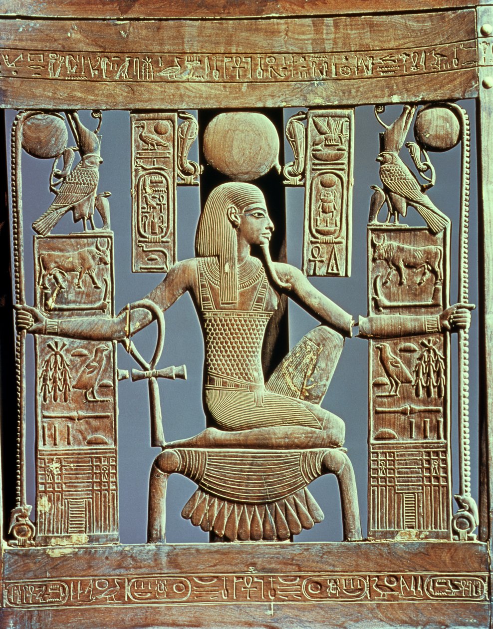 Tutankhamonin (n. 1370-52 eKr.) haudasta peräisin olevan tuolin selkänoja, joka kuvaa miljoonien vuosien henkeä, New Kingdom (setripuu) (katso myös 227983) tekijältä Egyptian 18th Dynasty