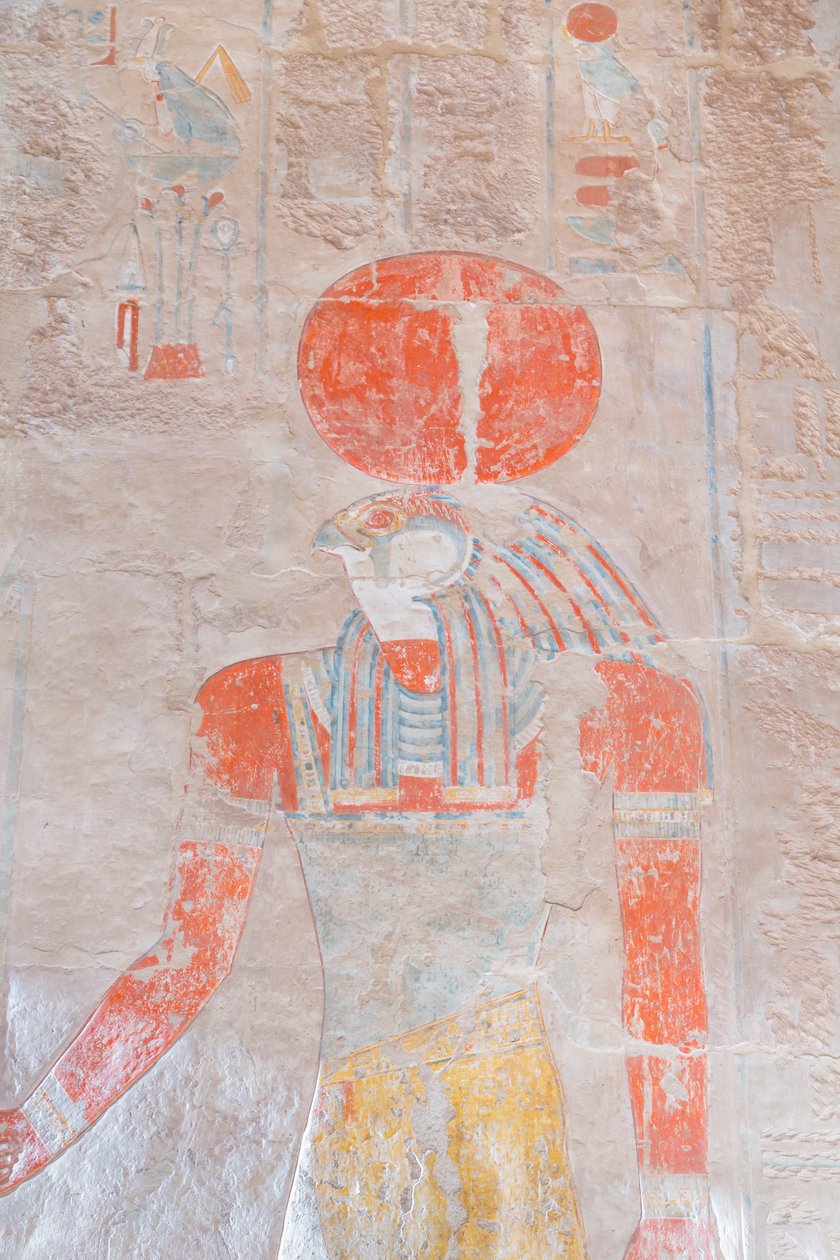Kaiverrus auringonjumala Ra:sta, Deir Al Baharin Hatshepsut-temppeli, Luxor, Egypti (kuva) tekijältä Egyptian 18th Dynasty