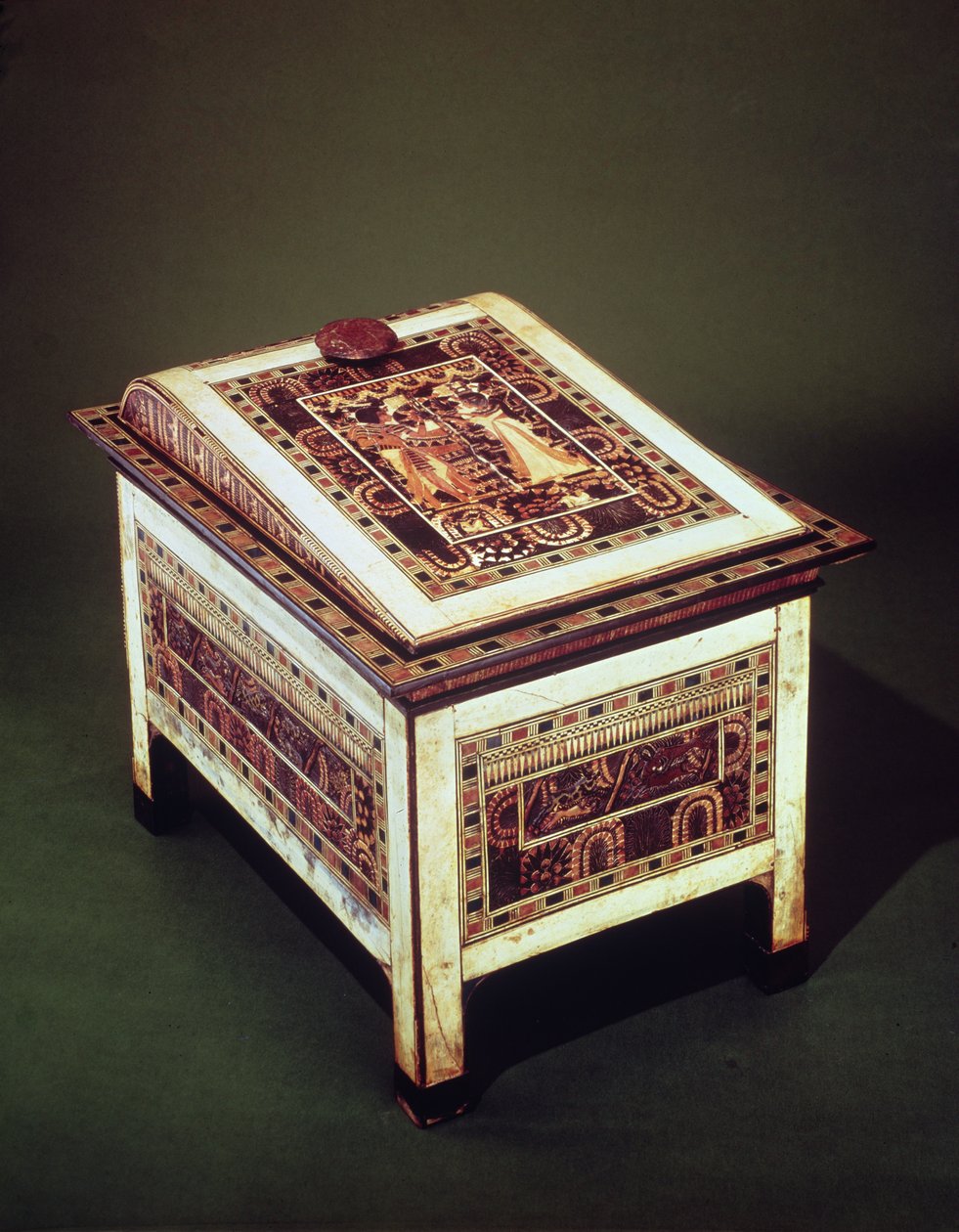 Arkku, Tutankhamonin haudasta (n. 1370-1352 eKr.) Uusi kuningaskunta (puu, pronssi, norsunluu ja värillinen lasite) (katso myös 220898) tekijältä Egyptian 18th Dynasty