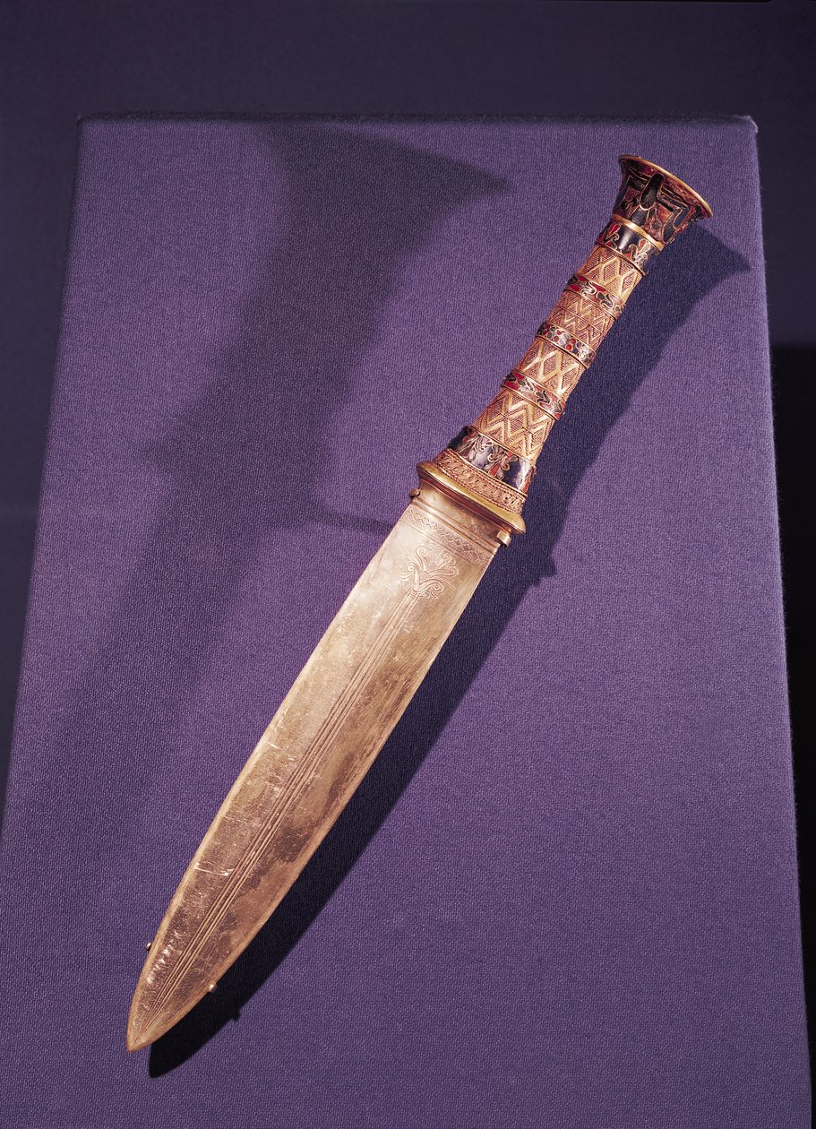 Tikari, Tutankhamonin haudasta (n. 1370-1352 eKr.) Uusi kuningaskunta (kulta- ja kloisonniteos puolijalokiveistä ja lasista) tekijältä Egyptian 18th Dynasty