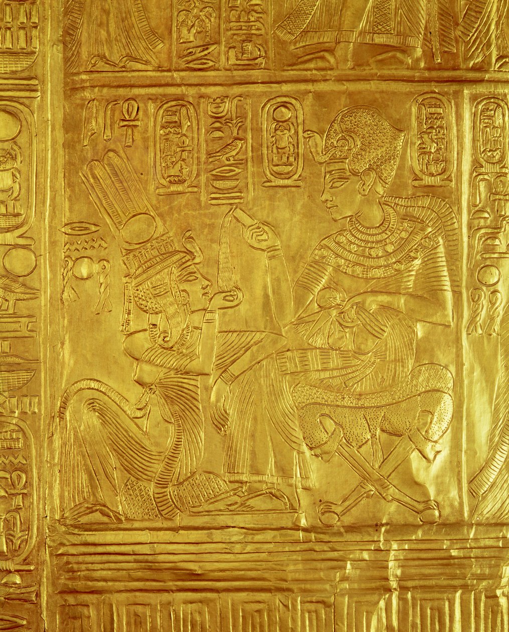 Yksityiskohta Kultaisesta pyhäköstä, Tutankhamonin haudasta (n. 1370-1352 eKr.) Uusi kuningaskunta (puu, joka on päällystetty kullalla päällystetyllä gessolla) tekijältä Egyptian 18th Dynasty