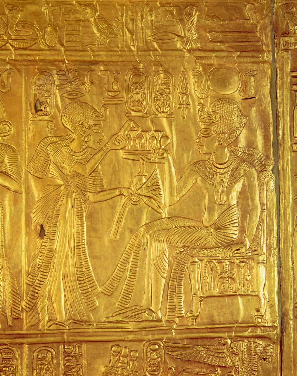 Yksityiskohta Kultaisesta pyhäköstä, Tutankhamonin haudasta (n. 1370-1352 eKr.) Uusi kuningaskunta (puu, joka on päällystetty kullalla päällystetyllä gessolla) tekijältä Egyptian 18th Dynasty