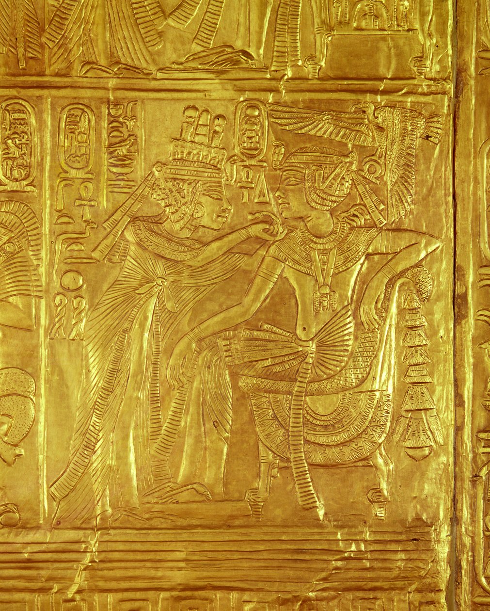 Yksityiskohta Kultaisesta pyhäköstä, Tutankhamonin haudasta (n. 1370-1352 eKr.) Uusi kuningaskunta (puu, joka on päällystetty kullalla päällystetyllä gessolla) tekijältä Egyptian 18th Dynasty