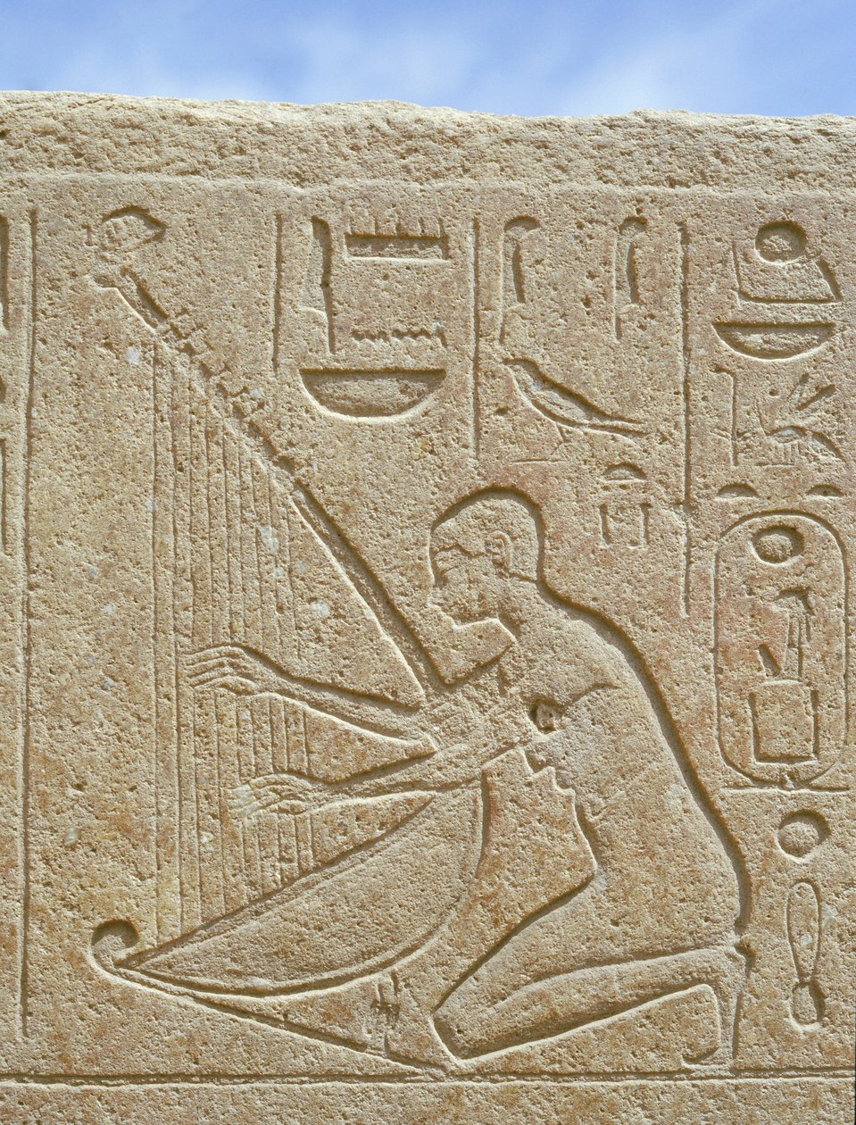 Yksityiskohta muusikkoa esittävästä reliefistä, Karnark (kuva) tekijältä Egyptian 18th Dynasty