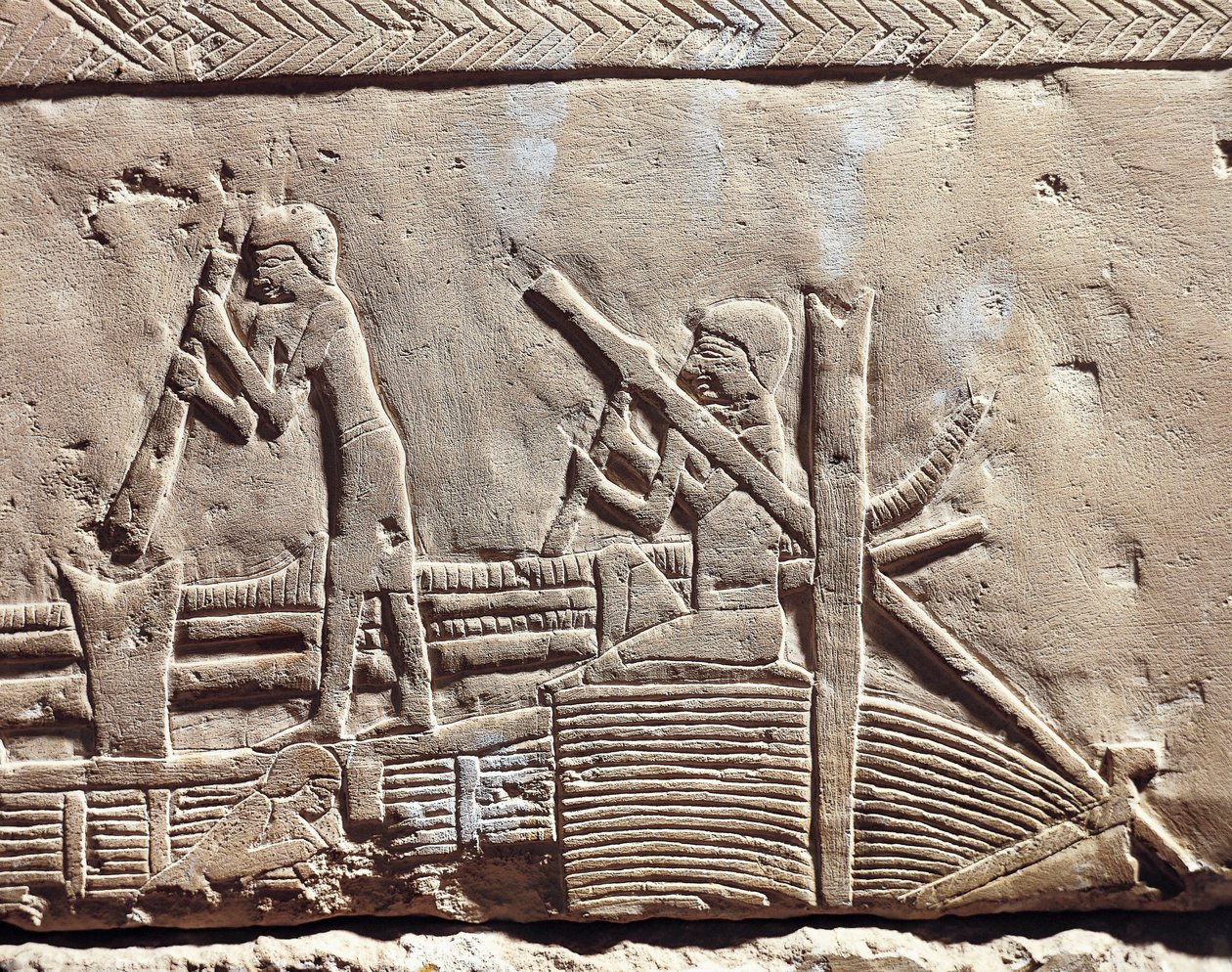Egypti, muinainen Memphis, Saqqaran hautausmaa. Ipin mastaba. Reliefi, jossa puusepät korjaavat venettä. (Uusi valtakunta, XVIII dynastia) tekijältä Egyptian 18th Dynasty