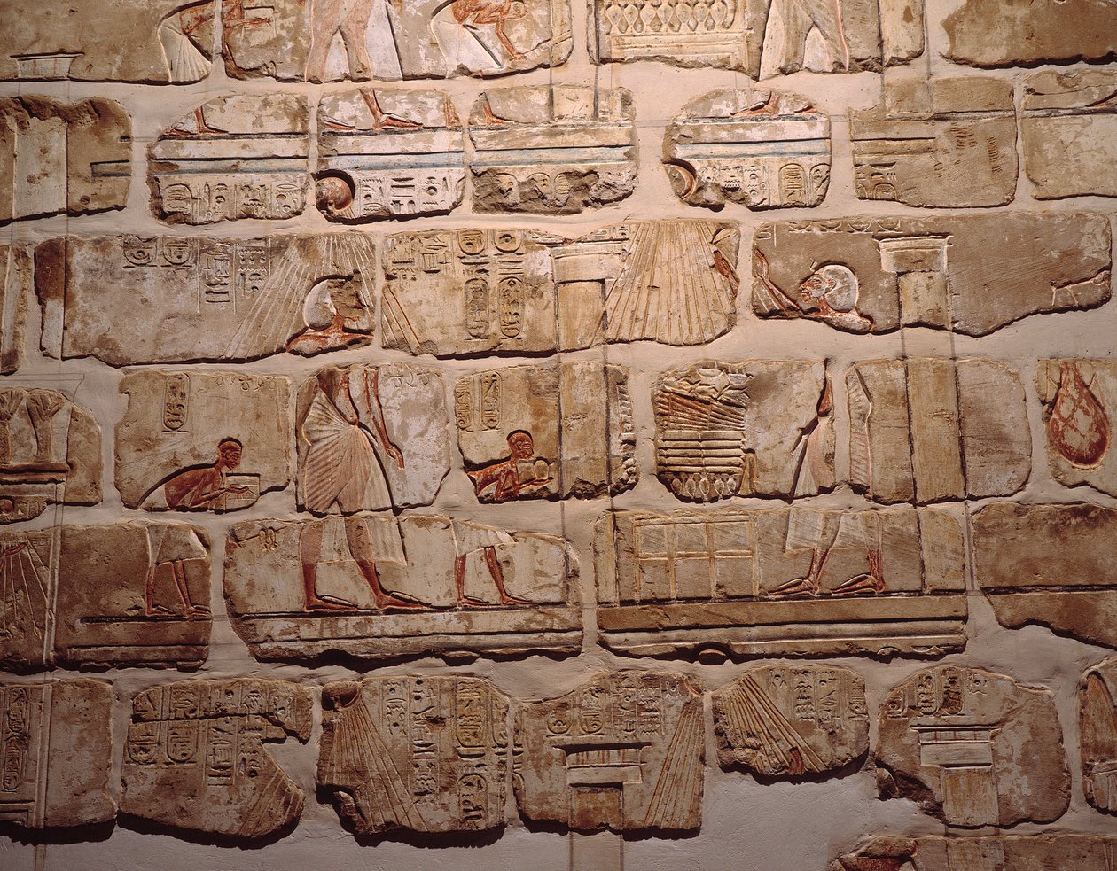 Egyptiläinen antiikki: "" Auringon ihailu"" Fragmentti muurista Gressä Amenophis IV:stä Luxoriin. 1365-1360 eaa. 18. Luxor-dynastia, Egyptin taidemuseo tekijältä Egyptian 18th Dynasty