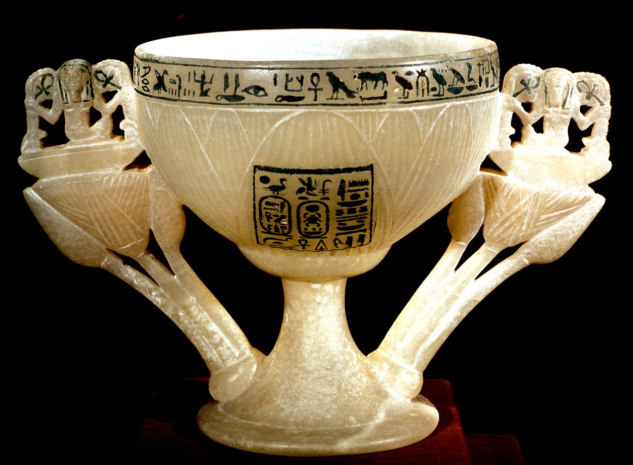Egyptiläinen antiikin: Theban hyväntekijöiden kuolemattoman malja. Lootuksen muotoinen albasterimalja. Tutankhamonin (kaikki-Ankh-amun tai Tutankhamon) (1345-1327 eKr.) 18. dynastian pettäjältä. löydetty kuninkaiden laaksosta, Thebasta. 1342 eaa. Kairo, Eg tekijältä Egyptian 18th Dynasty