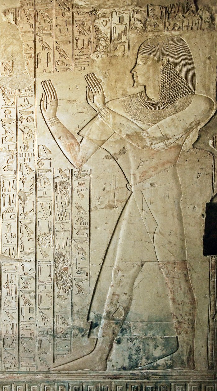 Egyptiläinen antiikki: helpotus Kha em Hetin (Khaemhat) haudasta, ullakkotarkastaja ja kirjuri Amenophis III:n (TT57) hovissa, edustaja, joka lähtee haudasta rukoilemaan. 18. dynastia. 1530-1290 eaa. Vallee des Nobles. Luxor, Länsiranta, Egypti tekijältä Egyptian 18th Dynasty