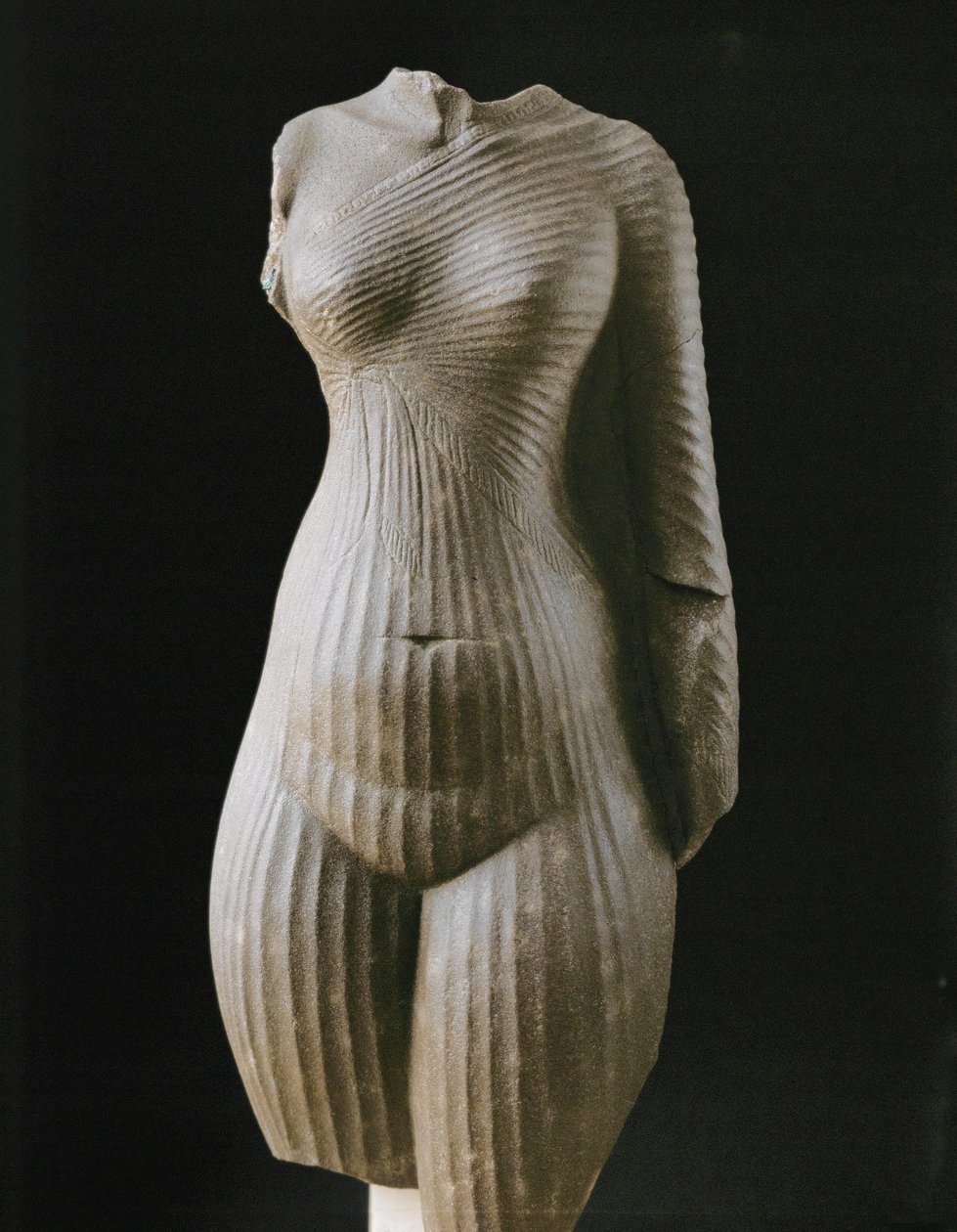Naisen ylävartalo, luultavasti Nefertiti, faaraon vaimo ... tekijältä Egyptian 18th Dynasty