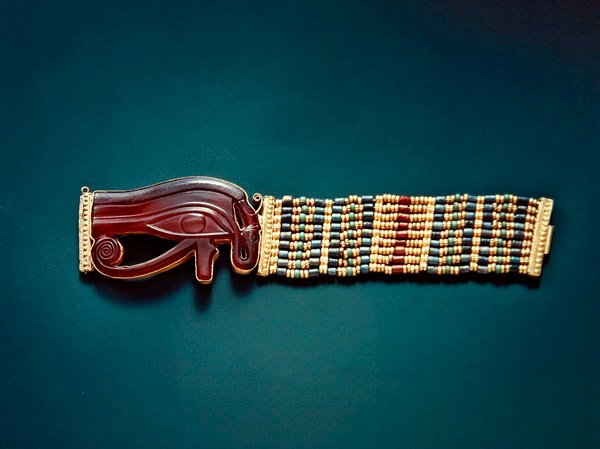Joustava helmiranneke, Tutankhamonin haudasta, Uudesta kuningaskunnasta (kulta ja karneoli kulta-, fajanssi- ja lasihelmillä) (katso myös 391011-12) tekijältä Egyptian 18th Dynasty