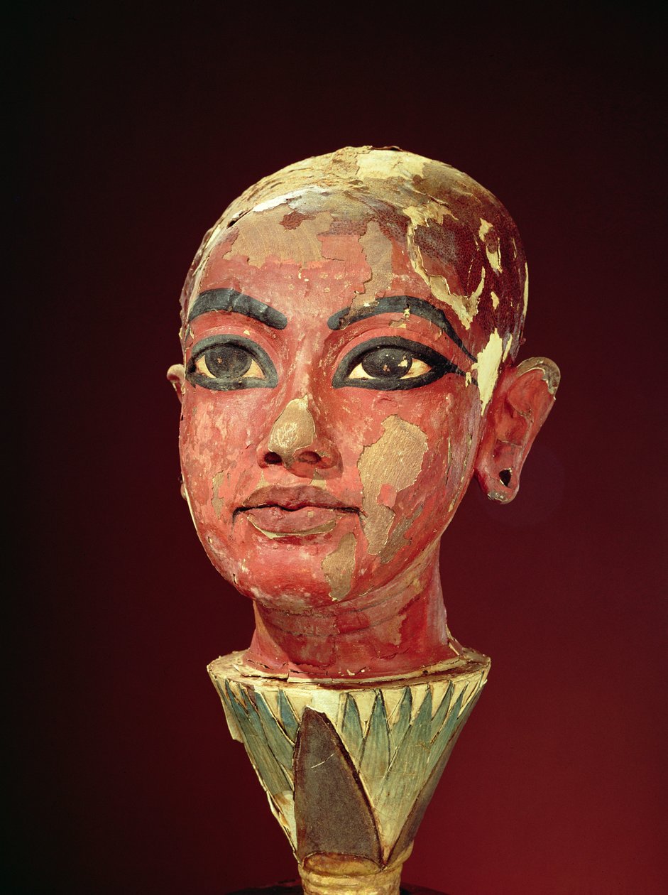 Lapsikuninkaan pää, joka nousee lootuksenkukasta, Tutankhamonin haudasta (n. 1370-1352 eKr.) Uusi kuningaskunta (stukkottu ja maalattu puu) (katso myös 149406) tekijältä Egyptian 18th Dynasty