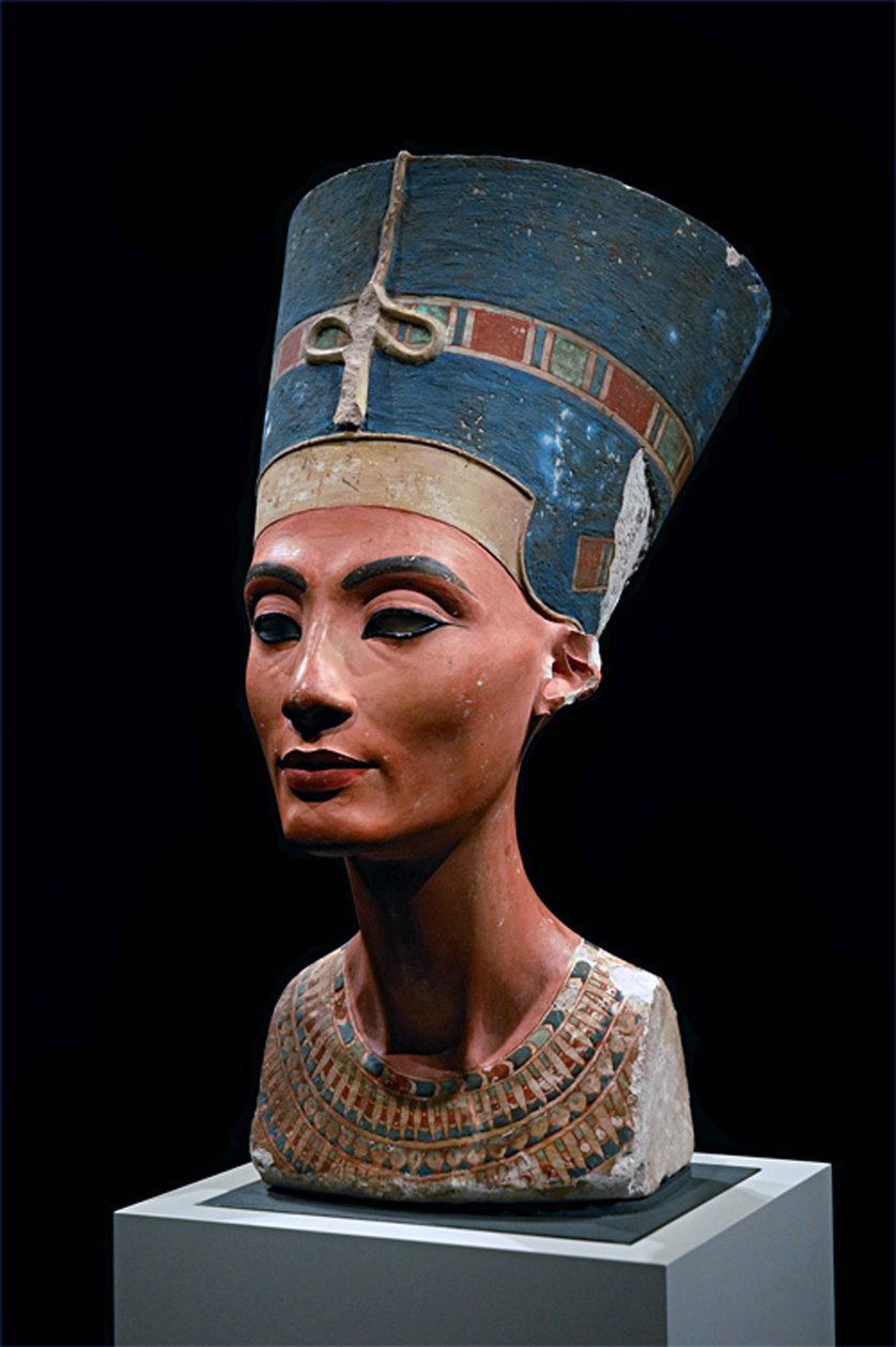 Nefertiti (1300-luvulla eKr.) faarao Akhenatonin (kalkkikivi) kuningatar puoliso tekijältä Egyptian 18th Dynasty
