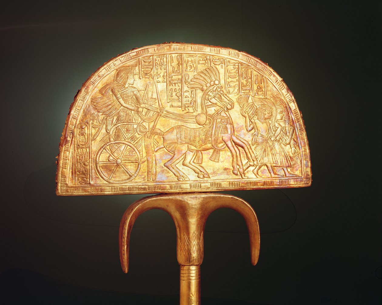 Ostriksensulkaviuhka, Tutankhamonin haudasta, Uusi valtakunta (kultapinnoitteinen puu) (324497:n kääntöpuoli). tekijältä Egyptian 18th Dynasty