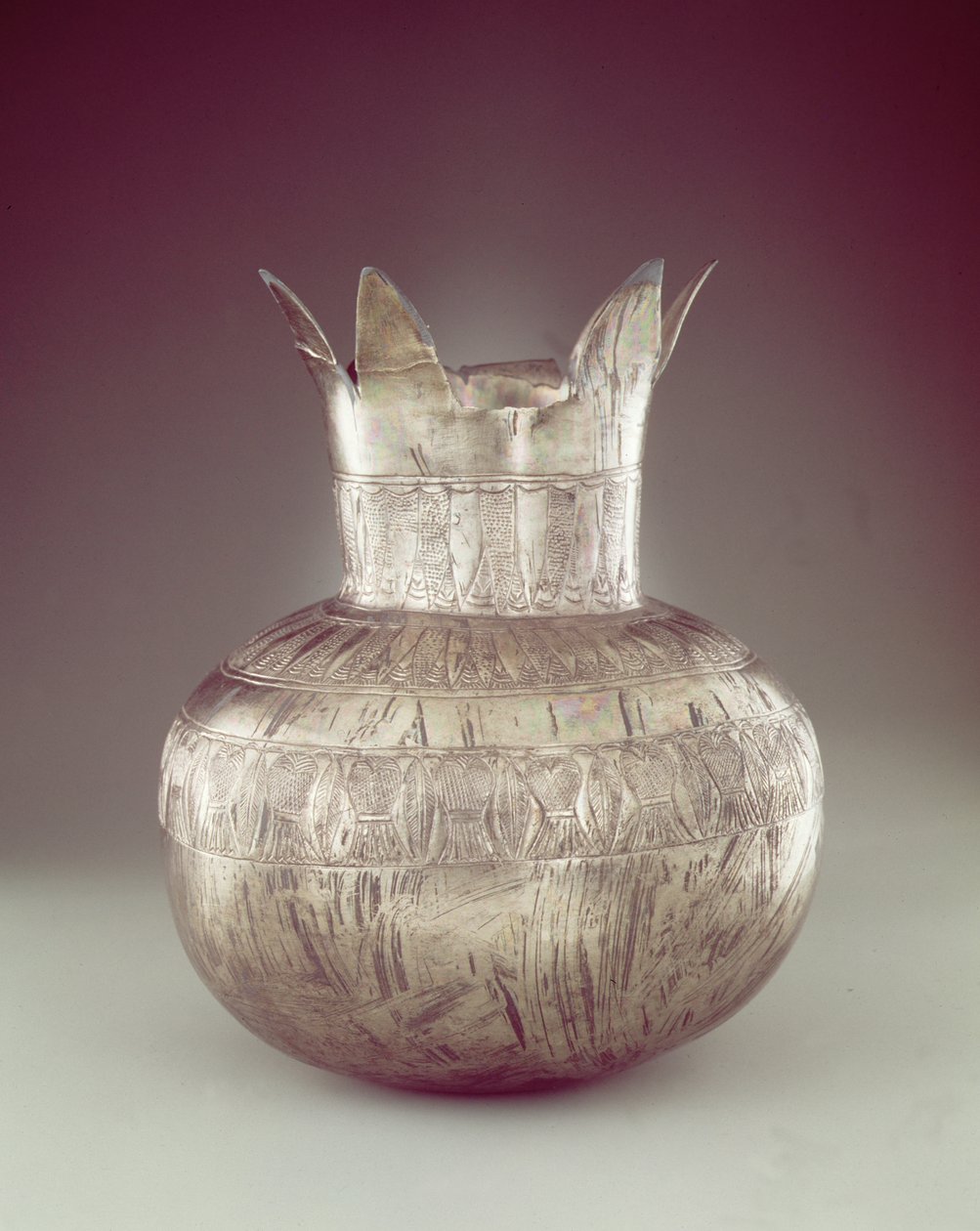 Granaattiomenamaljakko, Tutankhamonin haudasta, Uudesta kuningaskunnasta (hopeaa tai sähköä) tekijältä Egyptian 18th Dynasty