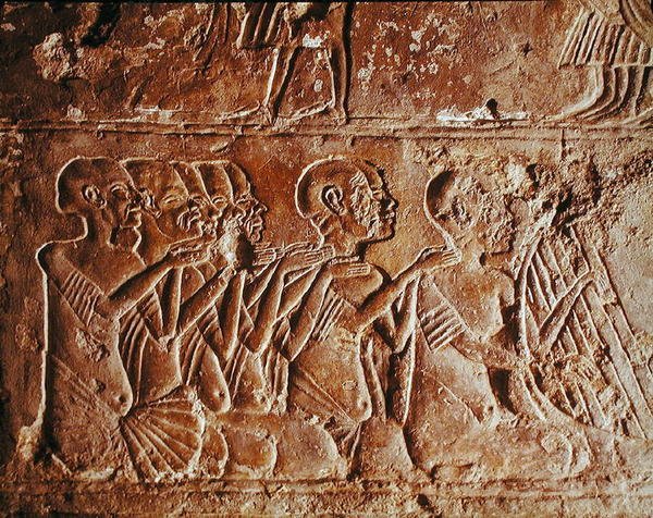 Sokeita laulajia ja harpistia kuvaava reliefi Meryren haudasta, Uudesta kuningaskunnasta tekijältä Egyptian 18th Dynasty